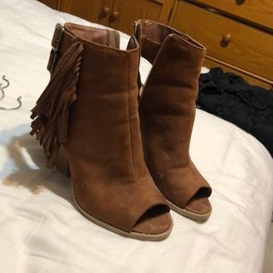 Heel boots